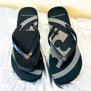 NEW Tory Burch Women’s Black Flip Flops Size 7